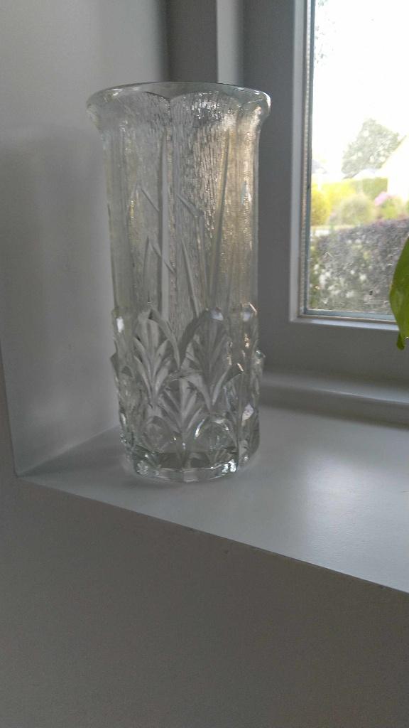 Vintage vaas 24 cm - helmgras en blad in reliëfglas, Overige kleuren, Ophalen of Verzenden, Minder dan 50 cm, Glas