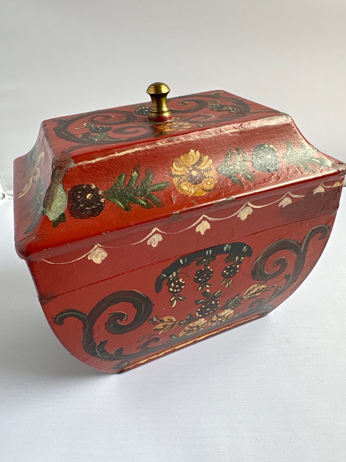 Antieke beschilderde theedoos, rood met bloemmotief, Antiek en Kunst, Ophalen of Verzenden