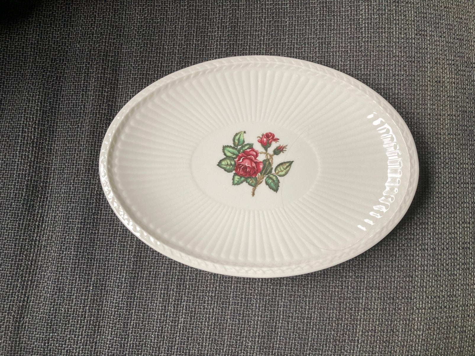 Wedgwood moss rose serveerschaal 23cm, Huis en Inrichting, Keuken | Servies, Ophalen, Wedgwood, Porselein, Schaal of Schalen