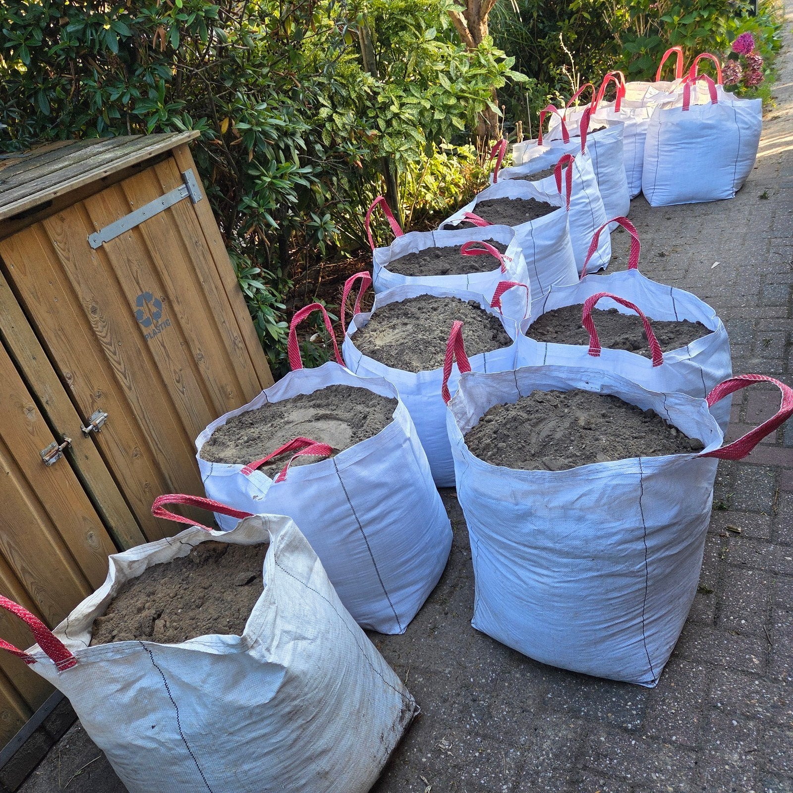 1440 liter / 1,44 m3 zwarte tuinaarde 12 puinzakken vol., Tuin en Terras, Zand, Ophalen
