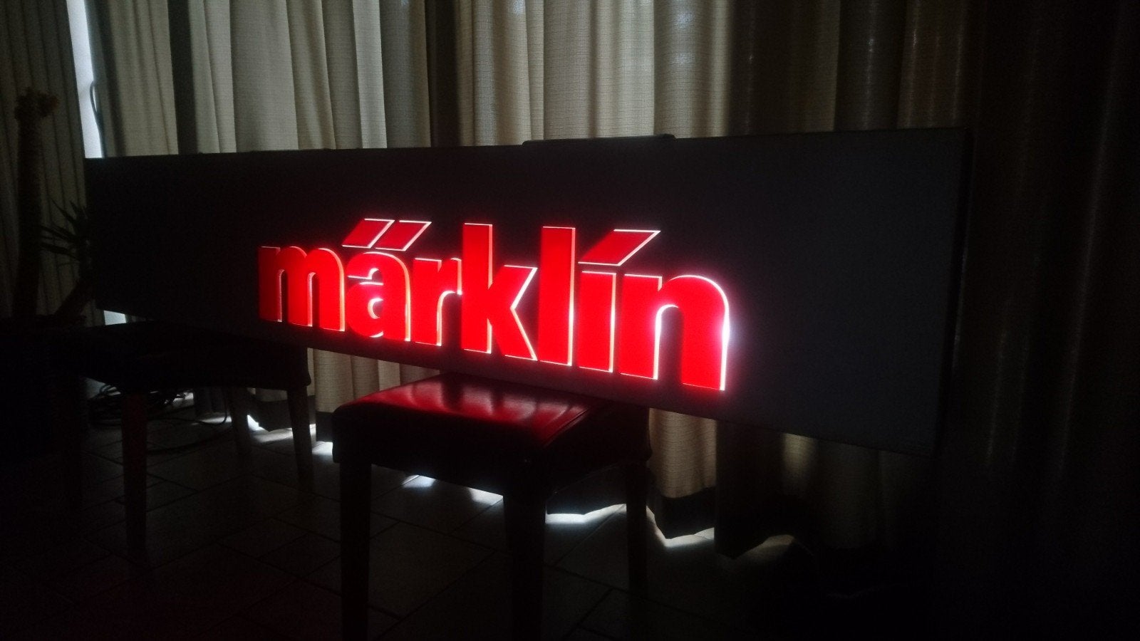Marklin - Lichtbak met TL verl. - Metaal+kunstof - 220 Volt, Hobby en Vrije tijd, Ophalen, Gebruikt, Gelijkstroom, Overige typen