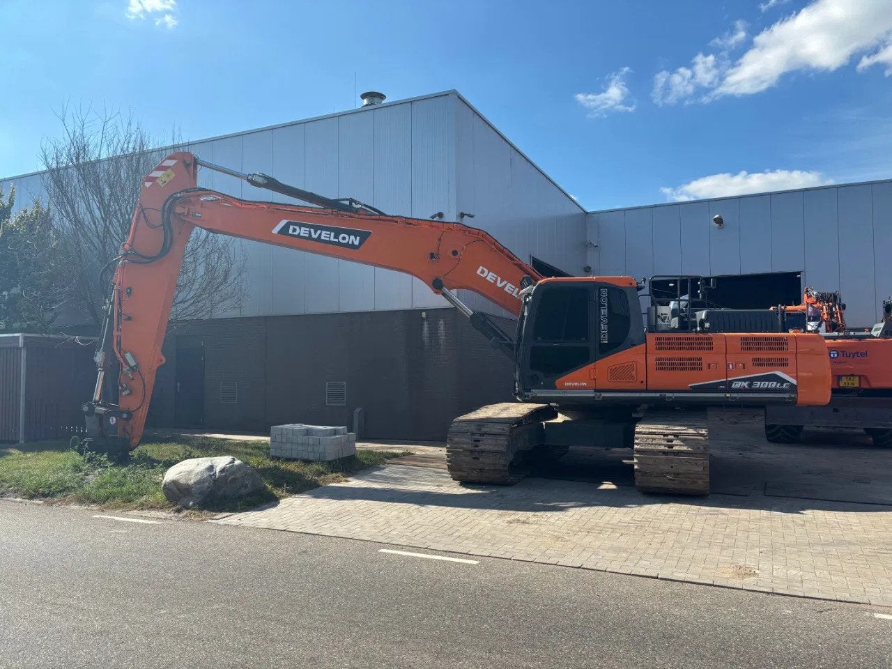 Develon DX300LC-7K semi long reach (bj 2023), Graafmachine