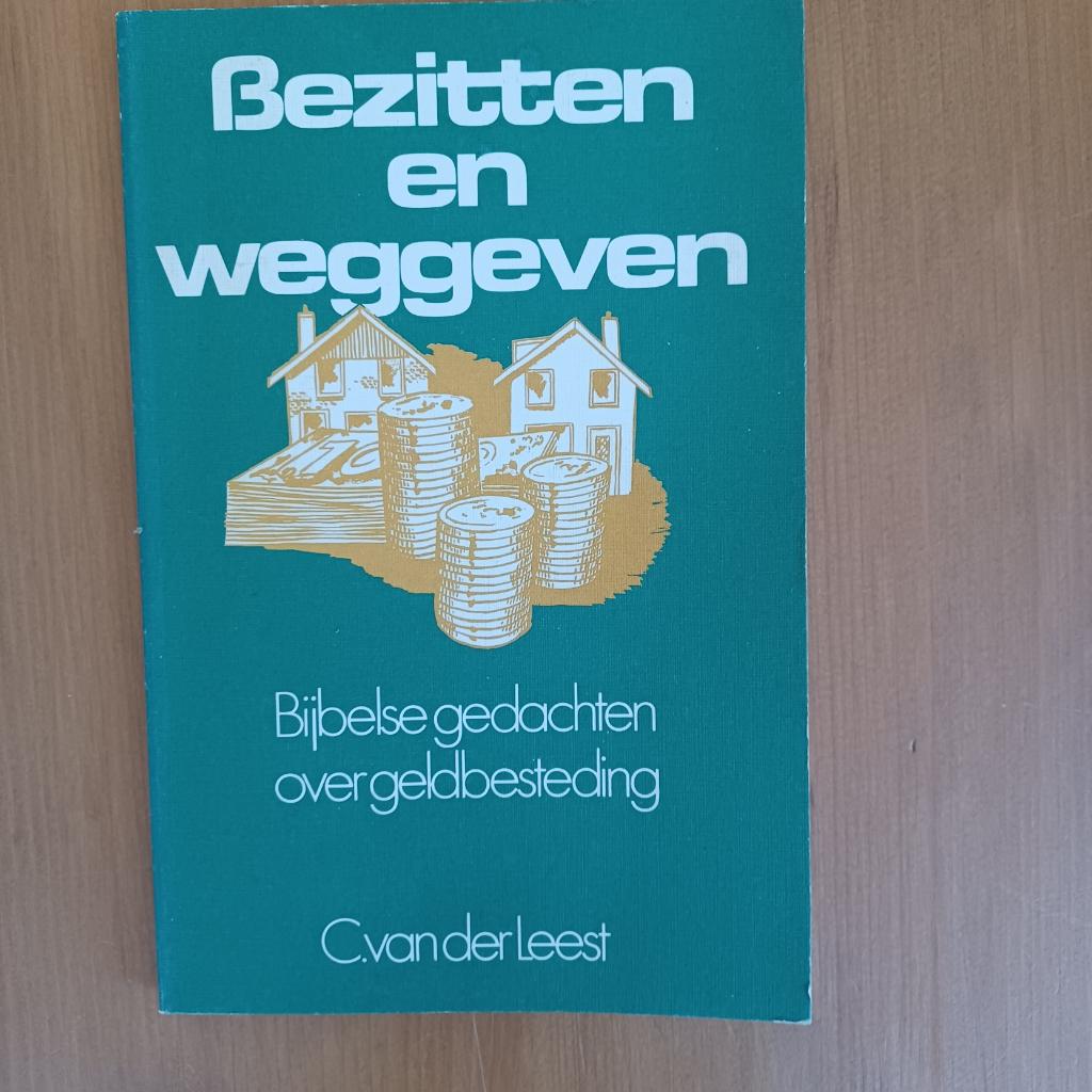 Bezitten en Weggeven - Bijbelse gedachten over geldbesteding, Gelezen, Christendom | Protestants, Ophalen of Verzenden, C. van der Leest