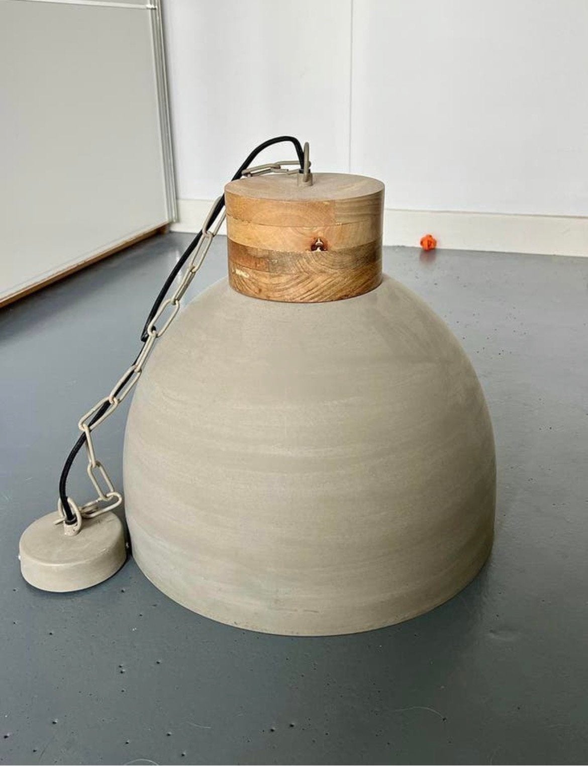 Mooie industriële betonlook hanglamp, Ophalen, Zo goed als nieuw