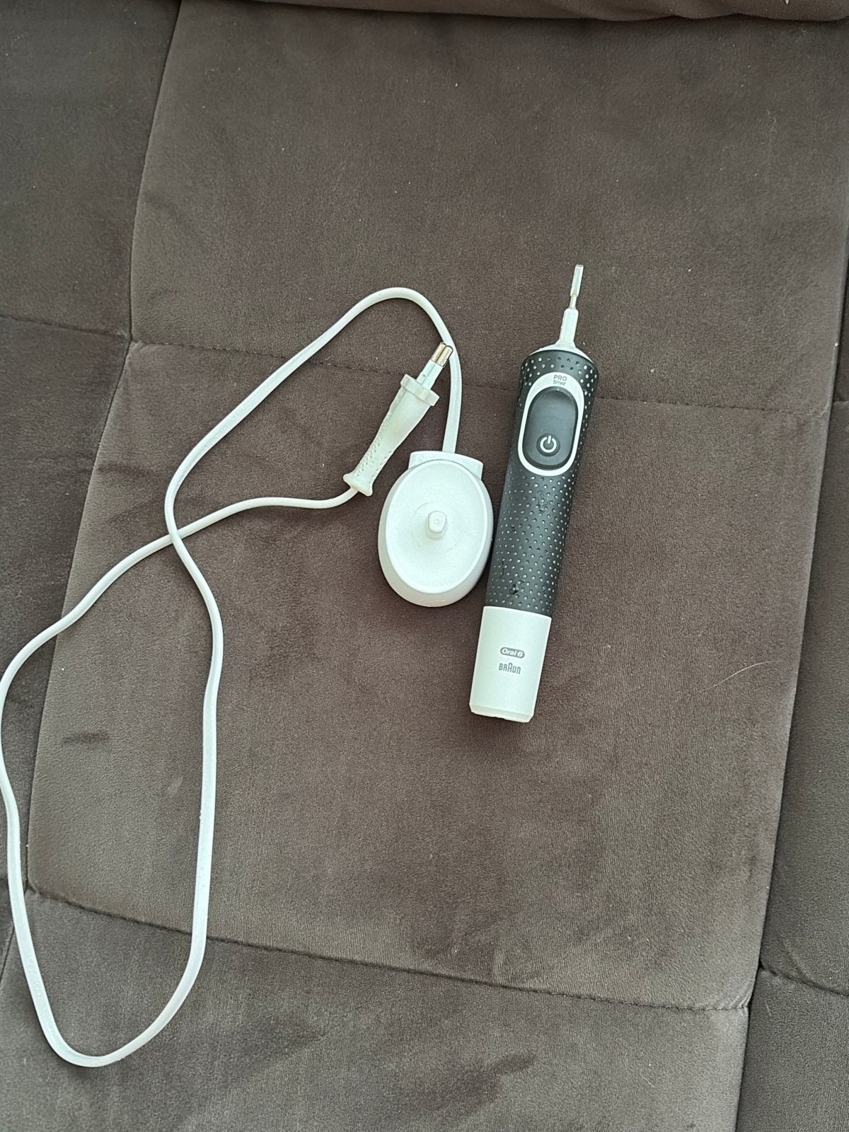 Oral-B elektrische tandenborstel met oplader, Ophalen, Gebruikt, Mondverzorging