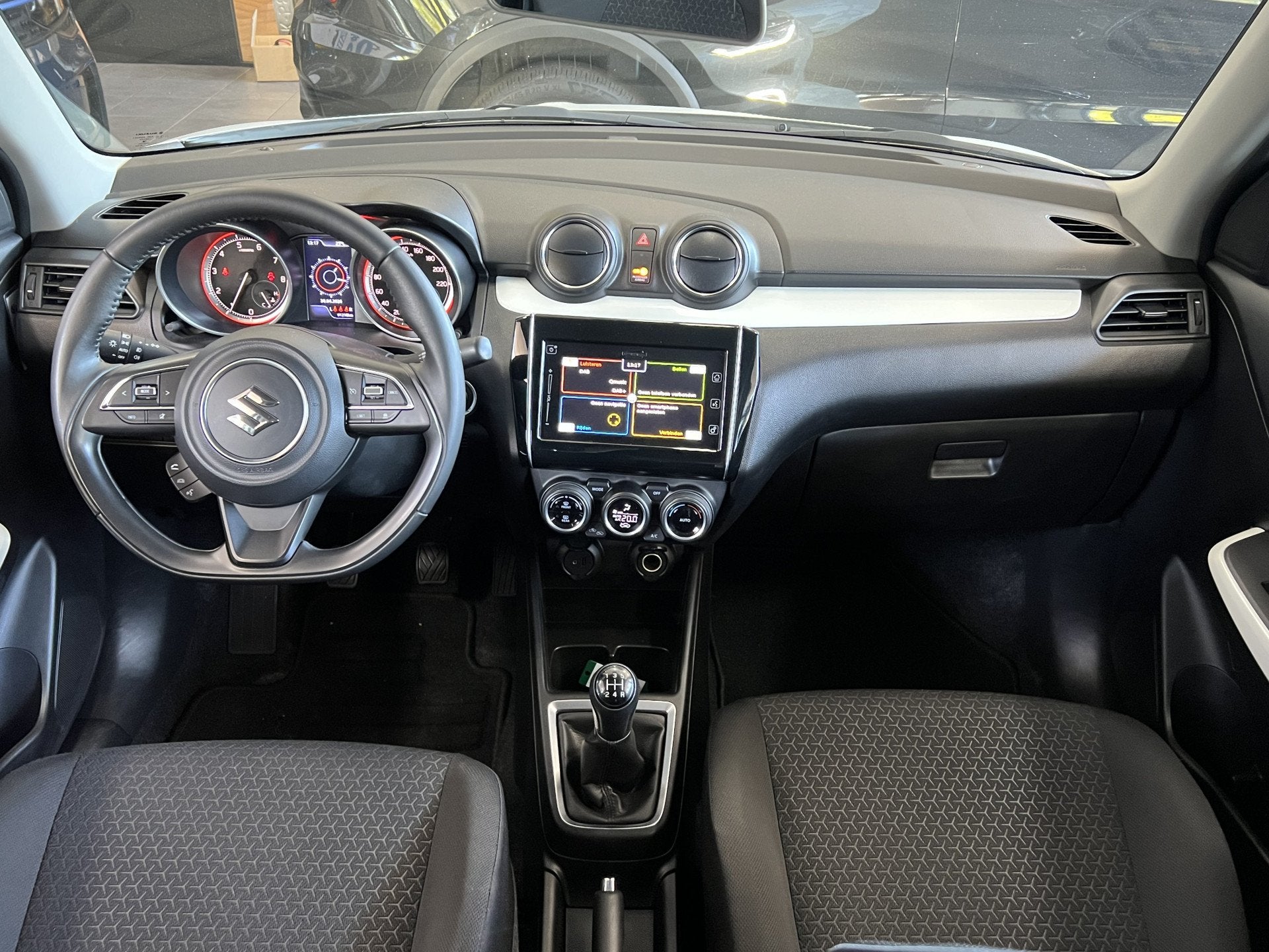 Suzuki Swift 1.0 Style Smart Hybrid Sportline Carplay Stoelv, Auto's, Suzuki, Voorwielaandrijving, Stof, Gebruikt, 850 kg