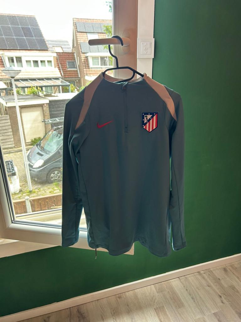 Atletico madrid seizoen 24-25 maat kinder XL, Kleding | Heren, T-shirts, Ophalen of Verzenden, Zo goed als nieuw, Overige maten