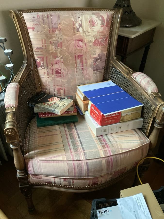 Antieke fauteuil met bloemen- en ruitpatroon, Ophalen