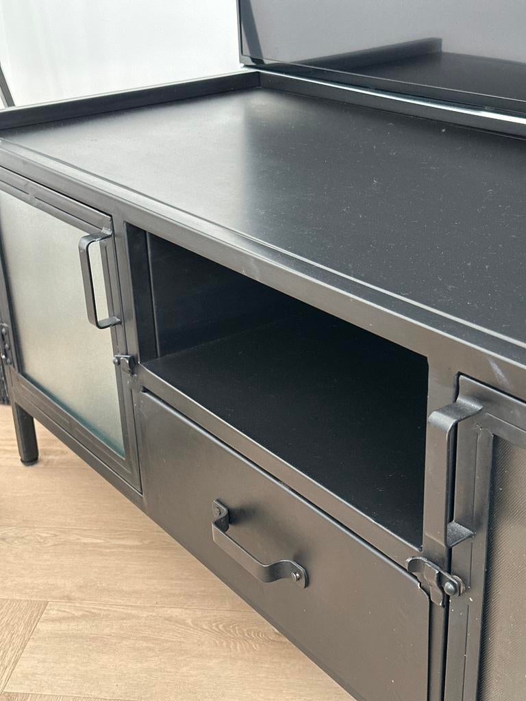 Zwart metalen tv-meubel met lades en deuren, Ophalen, Gebruikt, 100 tot 150 cm, Minder dan 100 cm