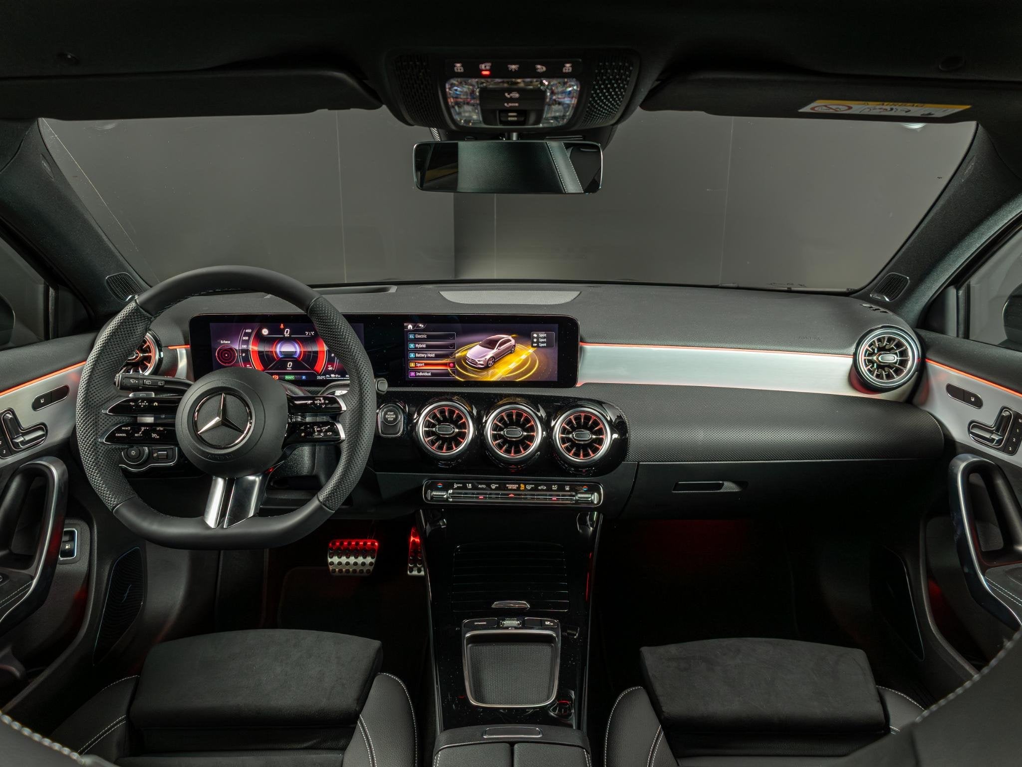 Mercedes-Benz A-Klasse Hatchback 250 e Business Solution AMG, Auto's, Mercedes-Benz, Dealer onderhouden, 4 cilinders, Bedrijf