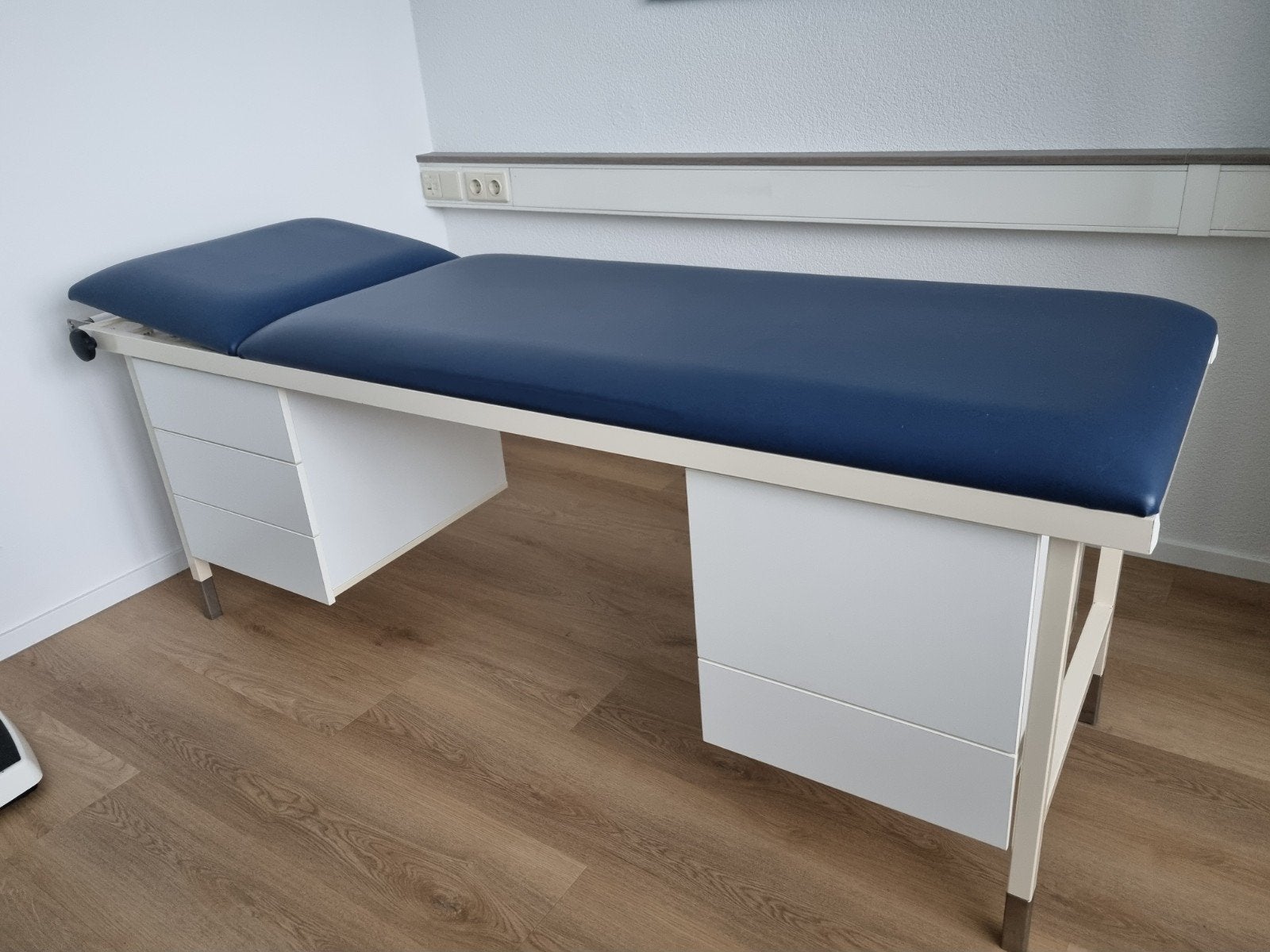 Blauwe onderzoeksbank, Sport en Fitness, Ophalen, Zo goed als nieuw