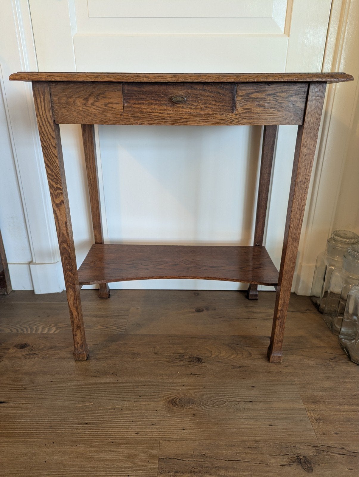 Antieke houten bijzettafel met lade en plank, Ophalen
