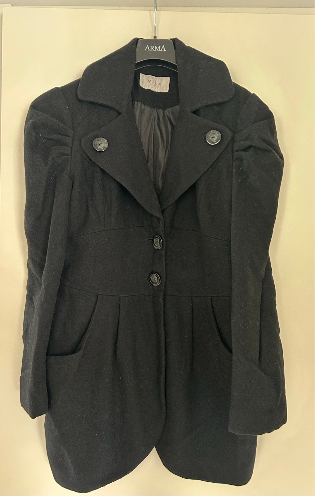 Vila Zwarte Winterjas met Pofmouwen & Grote Knopen - Maat XL, Ophalen of Verzenden, Gedragen, Maat 46/48 (XL) of groter, Zwart