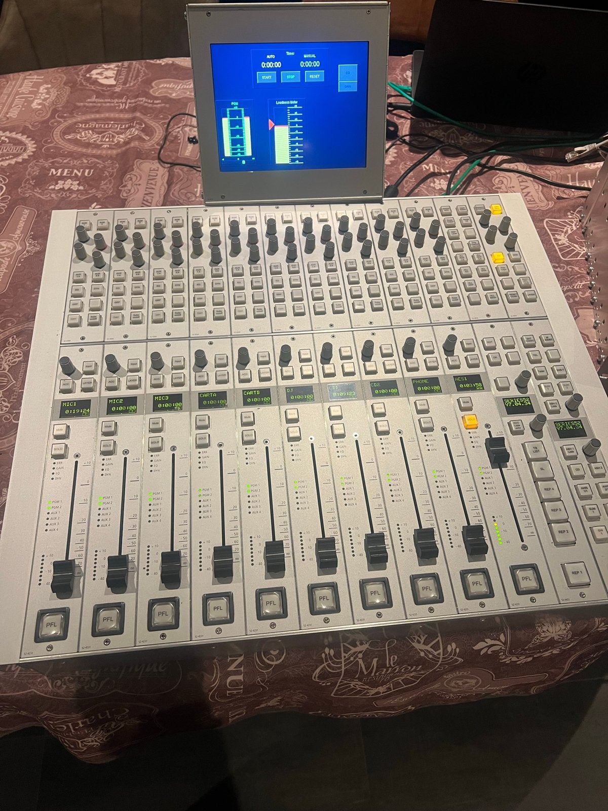 DHD 52/MX 10 motor faders met TFT scherm en multi I/O box, Muziek en Instrumenten, Ophalen of Verzenden, Gebruikt, 10 tot 20 kanalen