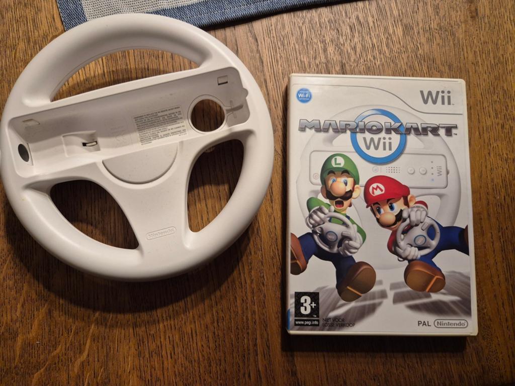Mario Kart Wii met stuur - Compleet pakket, Ophalen of Verzenden, Gebruikt, Zonder controller, Met stuurtje