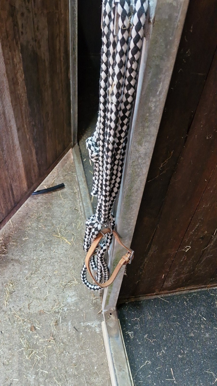 Touw hoodstel met hackamore, Ophalen