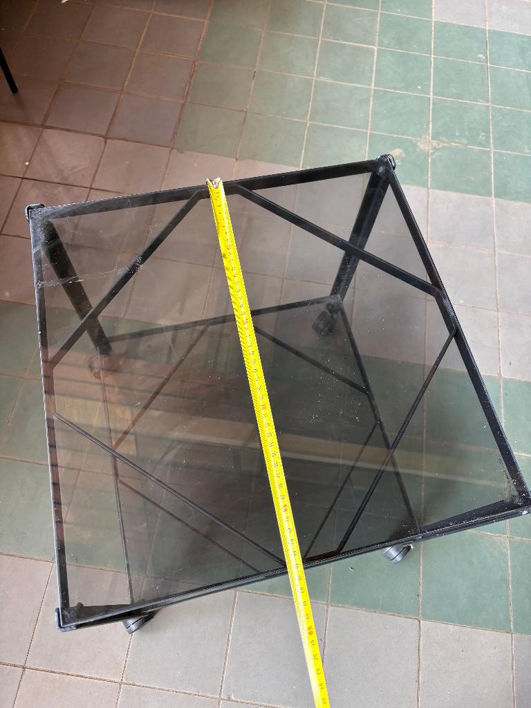 IKEA Bijzettafel Zwart Metaal Glas op Wielen, Minder dan 55 cm, Vierkant, Glas, Ophalen