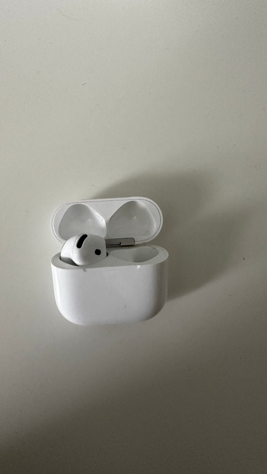 AirPods 4 met noise cancelling zonder rechter oortje, Ophalen of Verzenden, Zo goed als nieuw