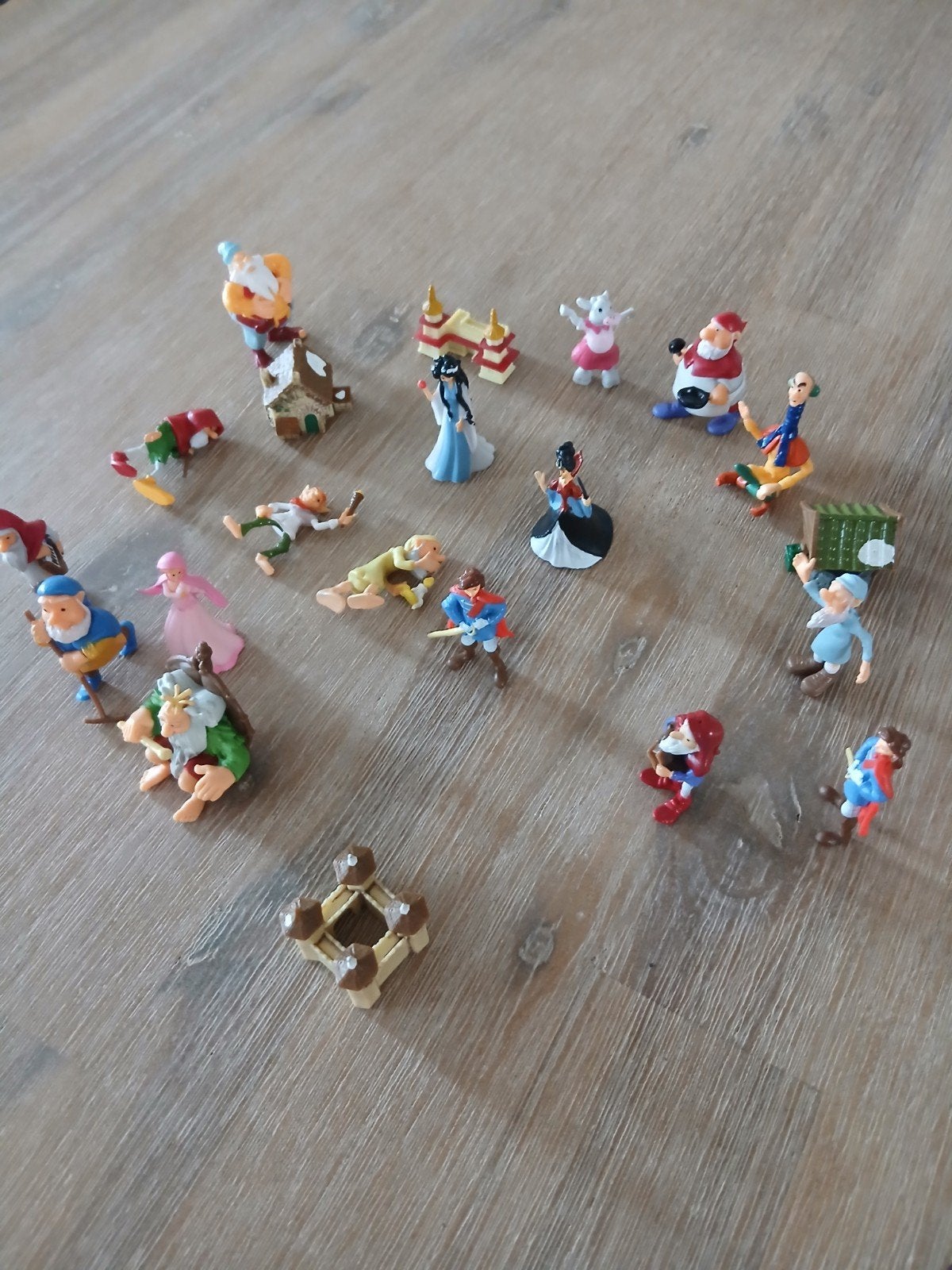 Efteling poppetjes 21 stuks voor 6 euro., Ophalen of Verzenden, Zo goed als nieuw, Beeldje of Poppetje