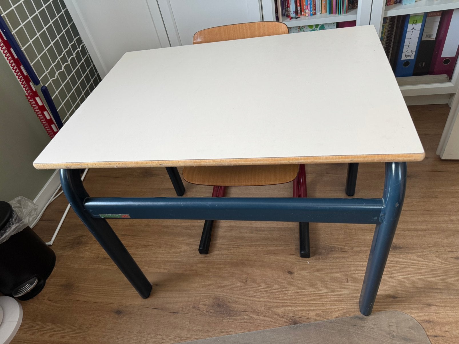 Kleutertafeltje met stoel, Ophalen, Gebruikt, Tafel(s) en Stoel(en)