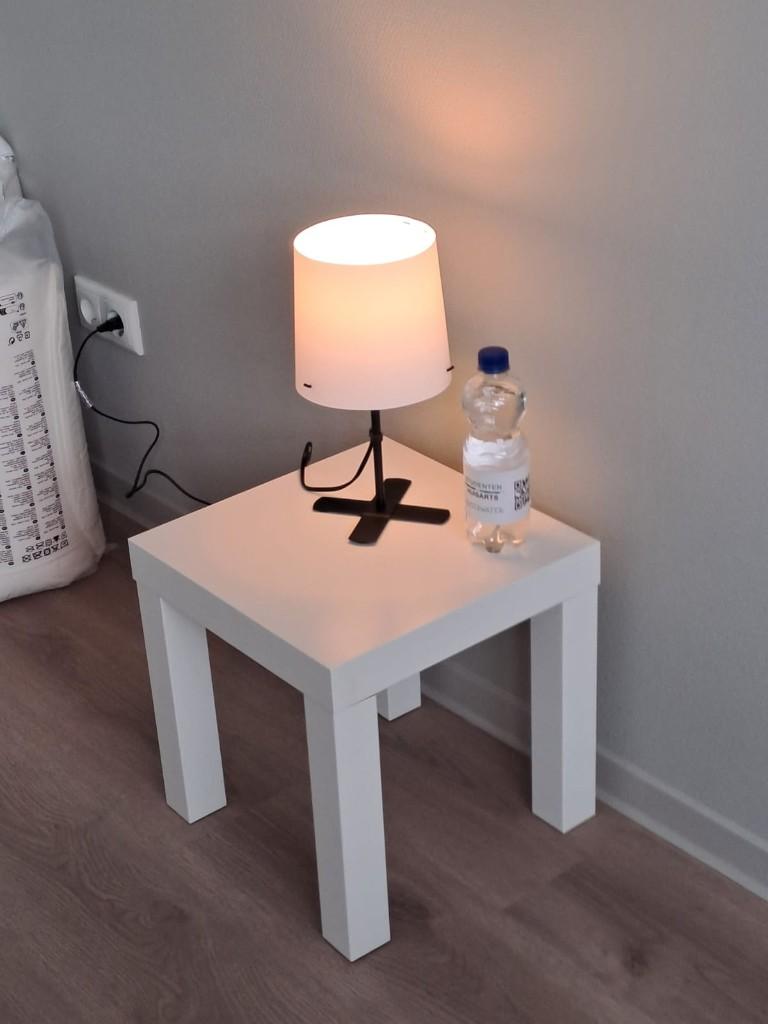 Side table, Huis en Inrichting, Tafels | Sidetables, Ophalen, Minder dan 50 cm, Zo goed als nieuw, Minimalist / Scandinavian / Modern