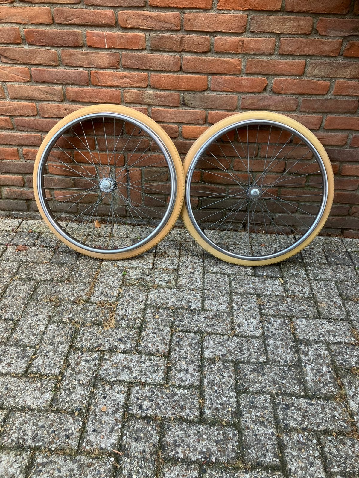 Rolstoel wielen 24 inch met nieuwe banden, Ophalen, Zo goed als nieuw, Handbewogen rolstoel