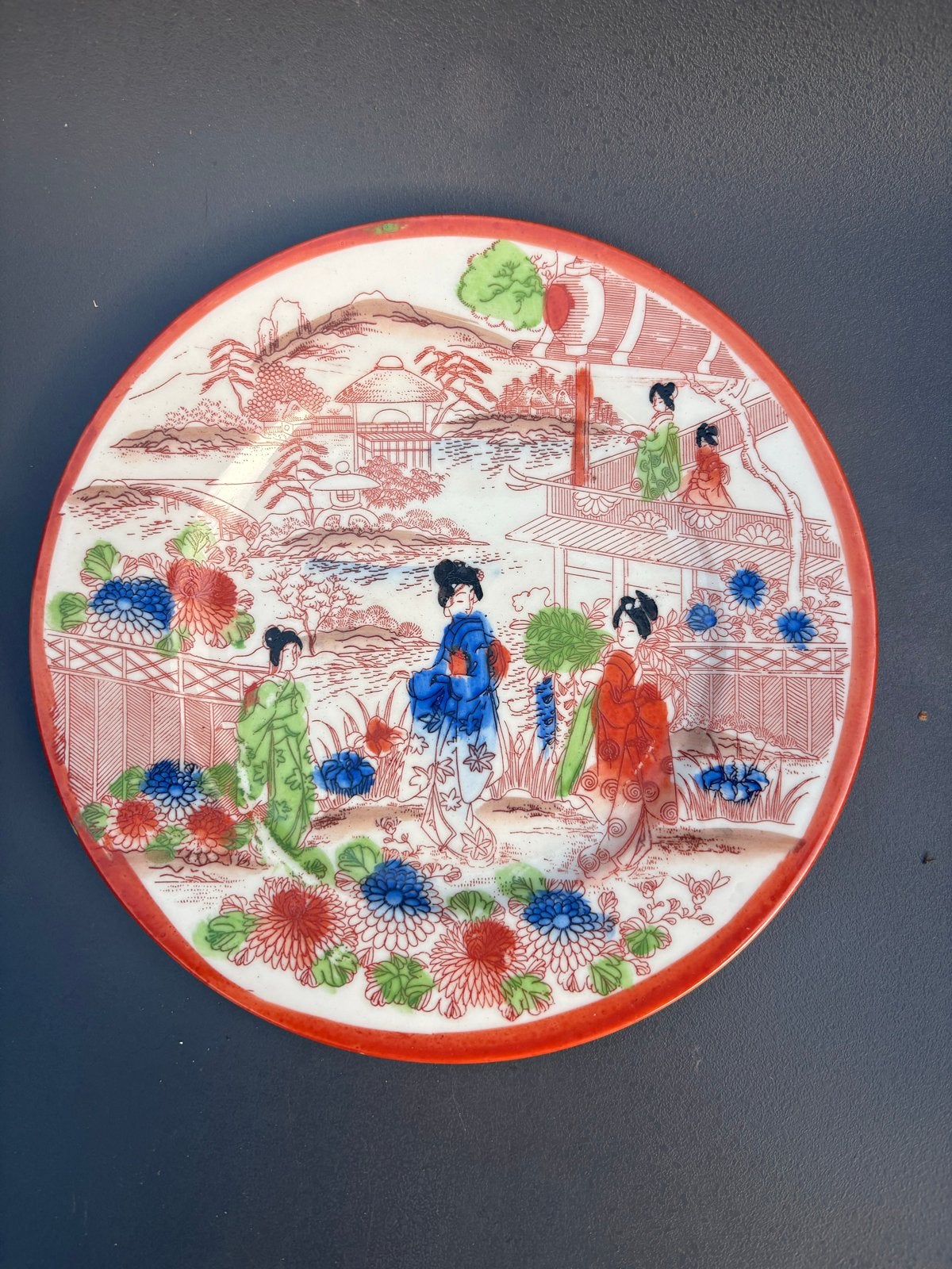 Decoratief Japans bordje met geisha's en bloemen, gemerkt, Ophalen of Verzenden