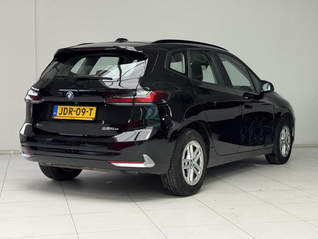BMW 2-serie Active Tourer 225e xDrive | Navigatie | Achterui, Automaat, Gebruikt, 150 min, Zwart