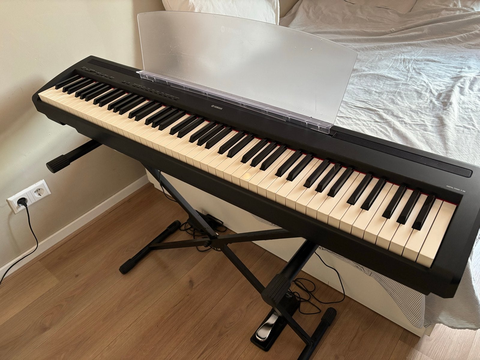 Yamaha P-85 met standaard en pedaal, Ophalen, Gebruikt, Zwart, Digitaal