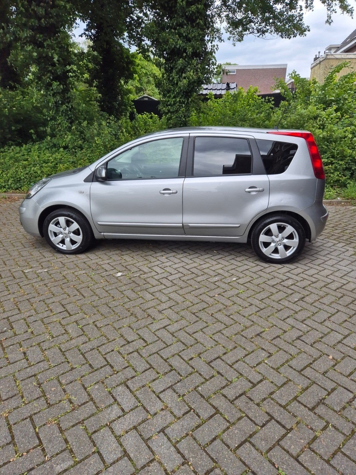 te koop nissan note 1.6 bj 2007 automaat, Auto's, Nissan, 750 kg, 4 cilinders, 49 €/maand, Particulier