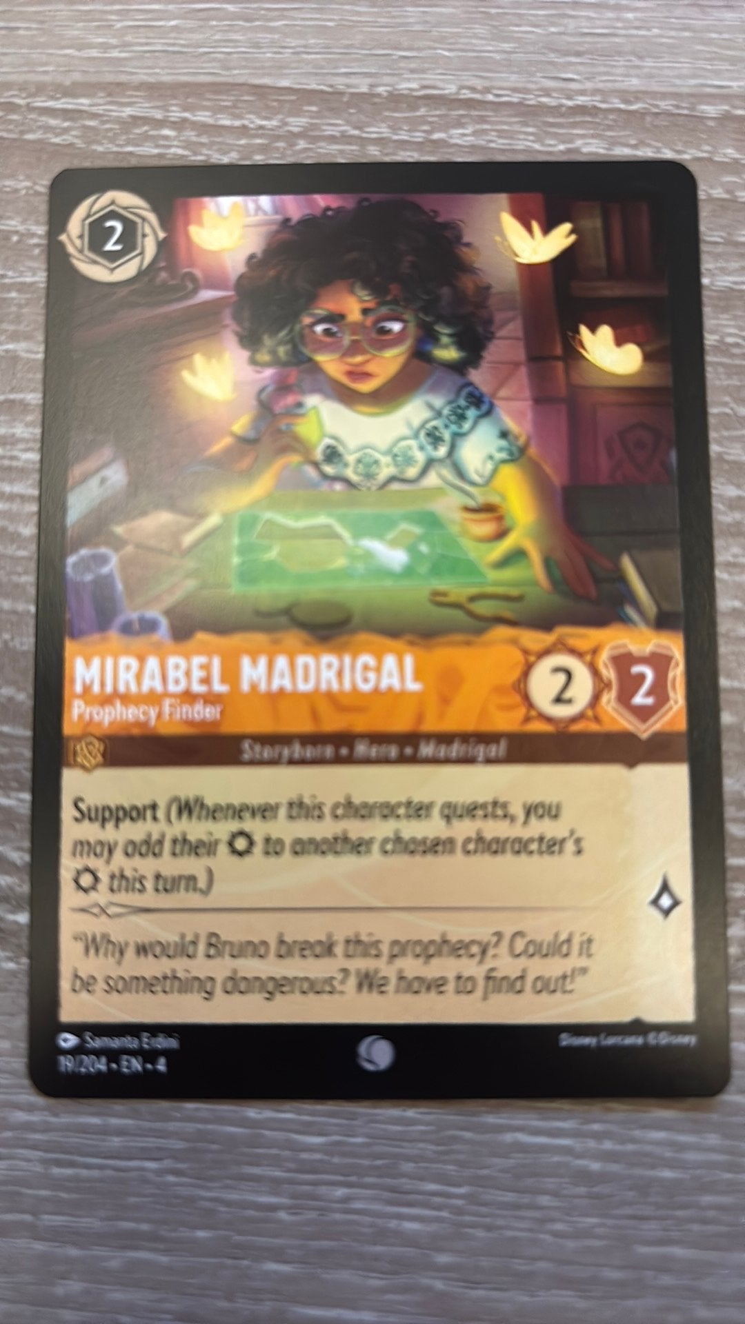 Disney Lorcana Mirabel Madrigal finder 19-204 4URS nonfoil, Ophalen of Verzenden, Zo goed als nieuw