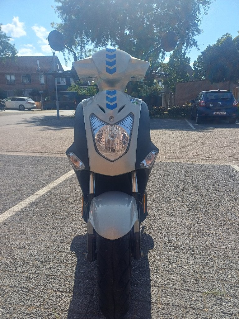 Grijze kymco scooter te koop, Fietsen en Brommers, Scooters | Kymco, Ophalen, Gebruikt, Overige modellen, Maximaal 45 km/u