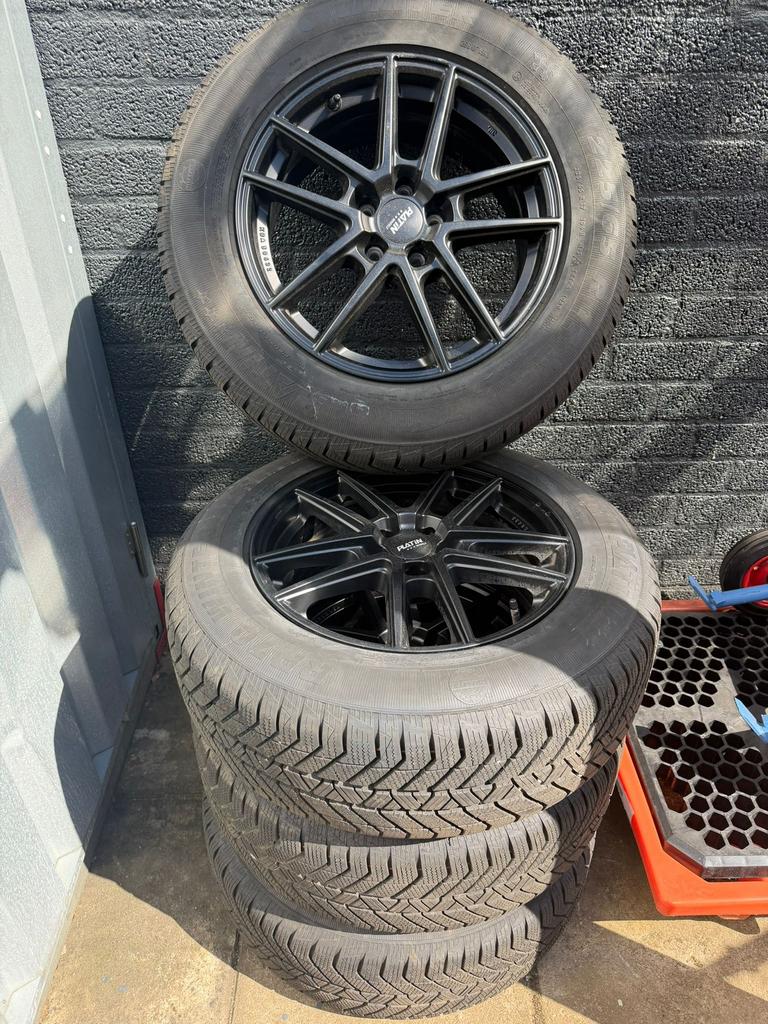 Winter set vrijwel nieuw 95% profiel 6mm, Ophalen, Banden en Velgen, Nieuw, 17 inch