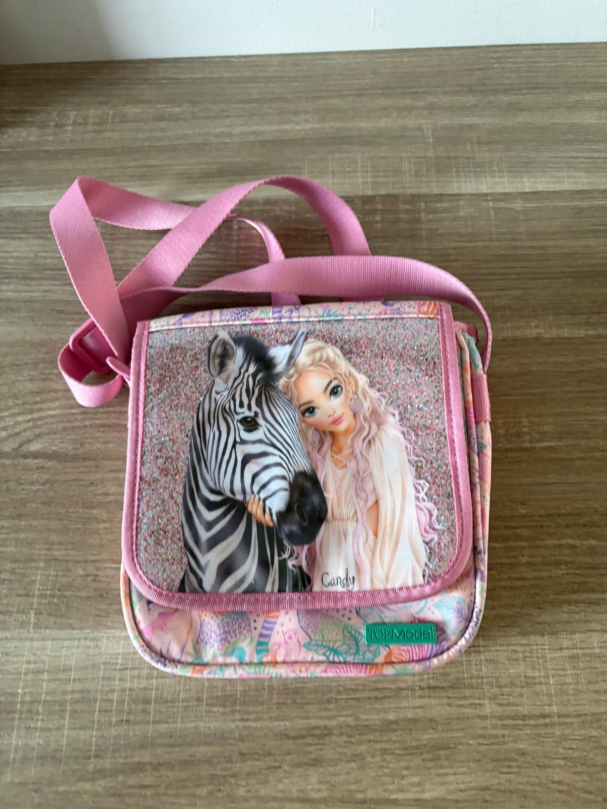TOPModel schoudertasje met zebra en meisje, Sieraden, Tassen en Uiterlijk, Ophalen of Verzenden, Zo goed als nieuw, Roze, Schoudertasje