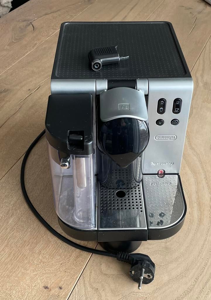 Delonghi EN680.M, nespresso machine, zwart met zilver, Koffiepads en cups, Gebruikt, Koffiemachine, Ophalen of Verzenden