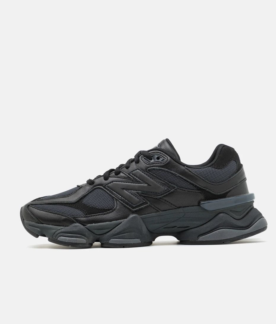 New Balance U9060 ‘Triple Black Leather’ - maat 44.5, New Balance, Zwart, Nieuw, Ophalen of Verzenden