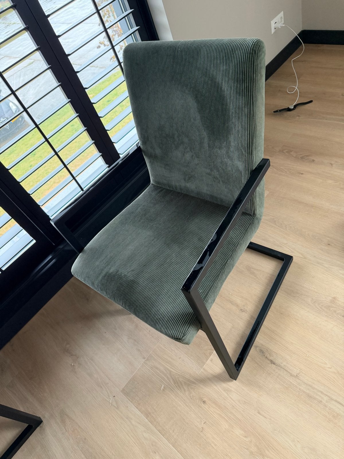Moderne Groene Ribstof Eetkamerstoel met Zwart Metalen Frame, Huis en Inrichting, Stoelen, Ophalen, Overige kleuren, Zo goed als nieuw
