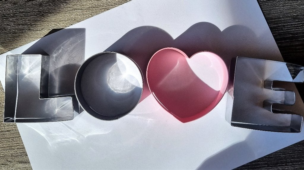 LOVE Bakvormen Set - L, O, V, E Letters en Hart, Ophalen of Verzenden, Gebruikt, Taarten of Cupcakes, Bakvorm