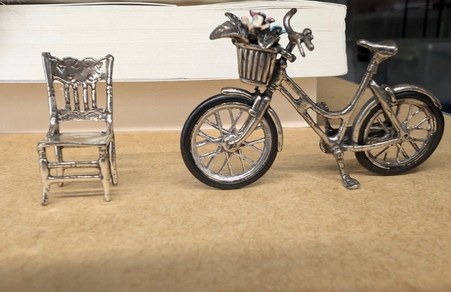 Mooie zilveren miniatuur fiets en stoeltje!, Antiek en Kunst, Ophalen of Verzenden, Zilver