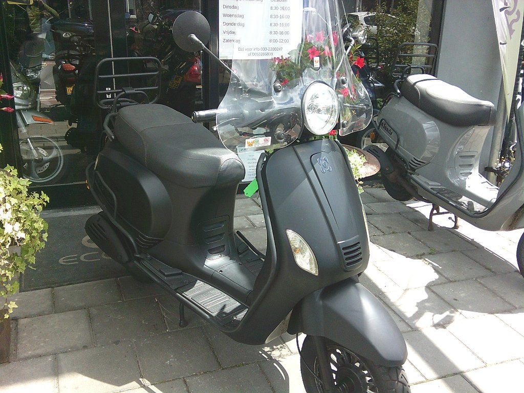 AGM VX50 25 km Snor mat zwart met valbeugels en winds, Ophalen, Gebruikt, Agm, Benzine