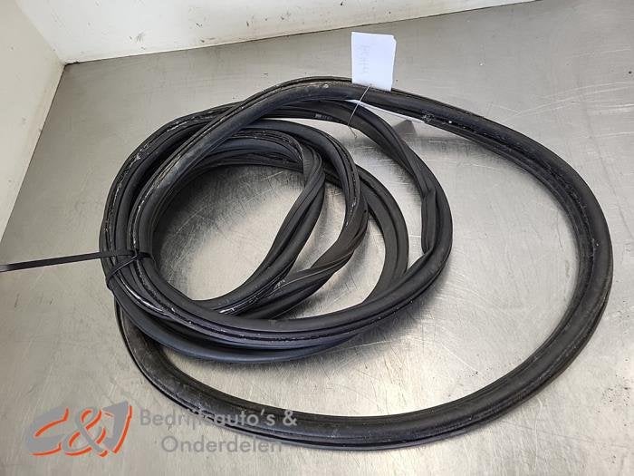 Portierrubber 4Deurs links-achter van een Ford Transit Custo, Gebruikt, -, -, Ophalen of Verzenden