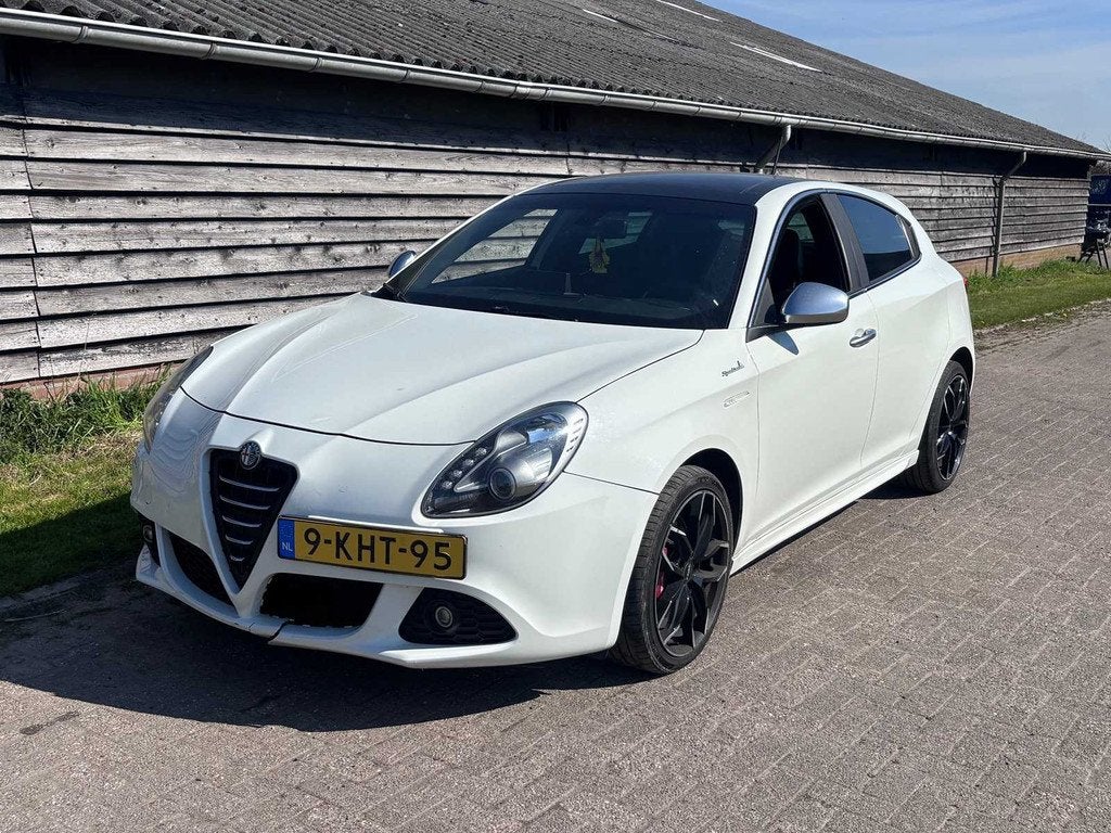 Alfa Romeo - 2013 - Giulietta - 1.4 T Bns Exec - Personenaut, Auto's, Euro 5, 4 cilinders, Wit, Origineel Nederlands