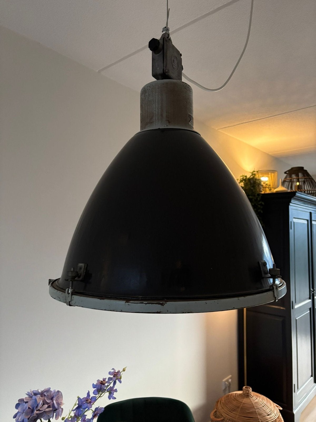 Grote industriële hanglamp - New Routz, Huis en Inrichting, Lampen | Hanglampen, Ophalen, Gebruikt, E27 (groot), Glas
