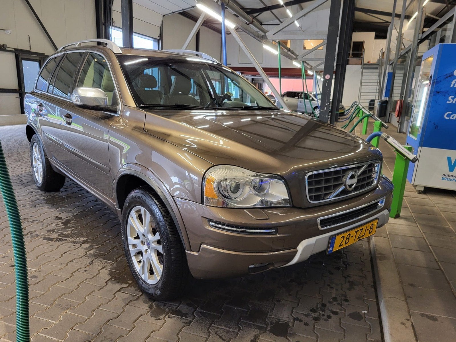 Volvo XC90 2.4 D5 Geartronic AWD 7-ST 2012 Bruin, trekhaak, Auto's, Volvo, Bruin, 255 €/maand, 7 stoelen, Origineel Nederlands