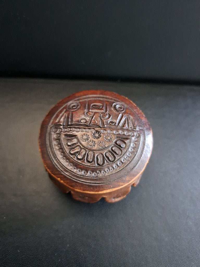 Antiek houten doosje met handgesneden decoratie, Ophalen of Verzenden