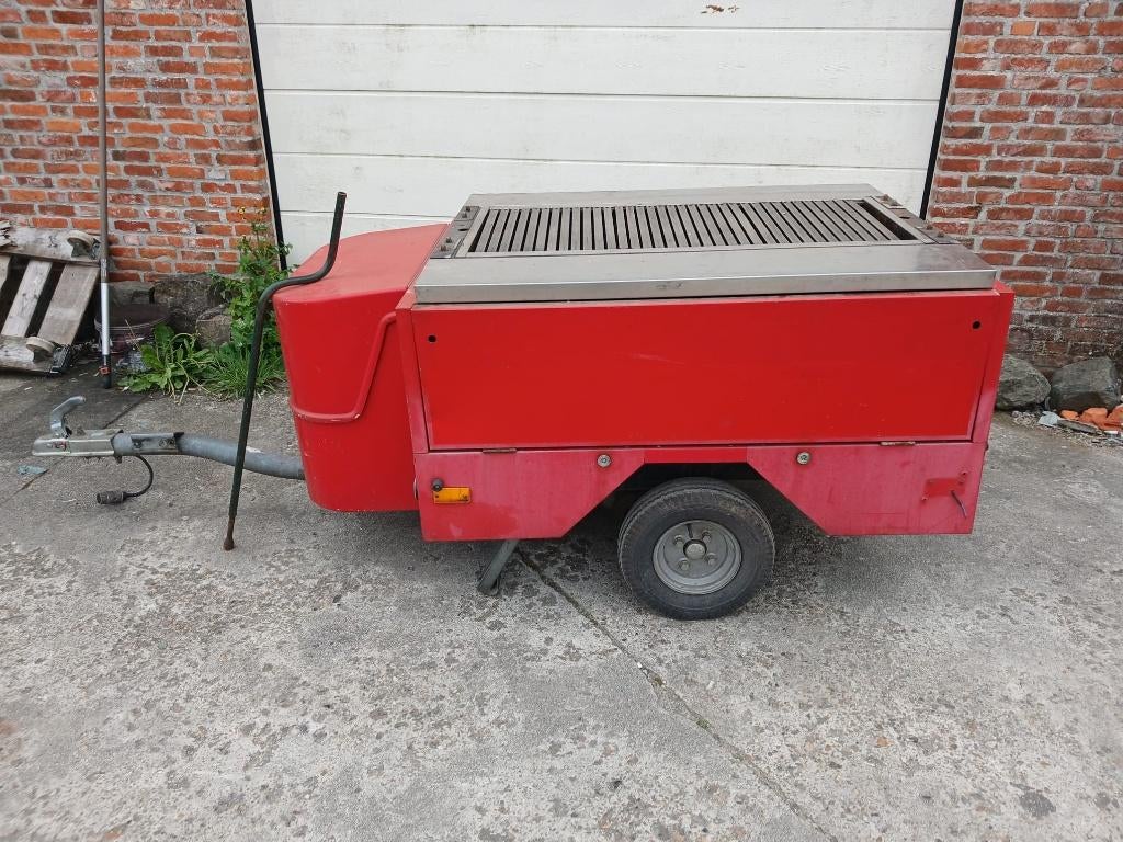 Professionele barbecue aanhangwagen grill trailer gas, Ophalen, Gebruikt