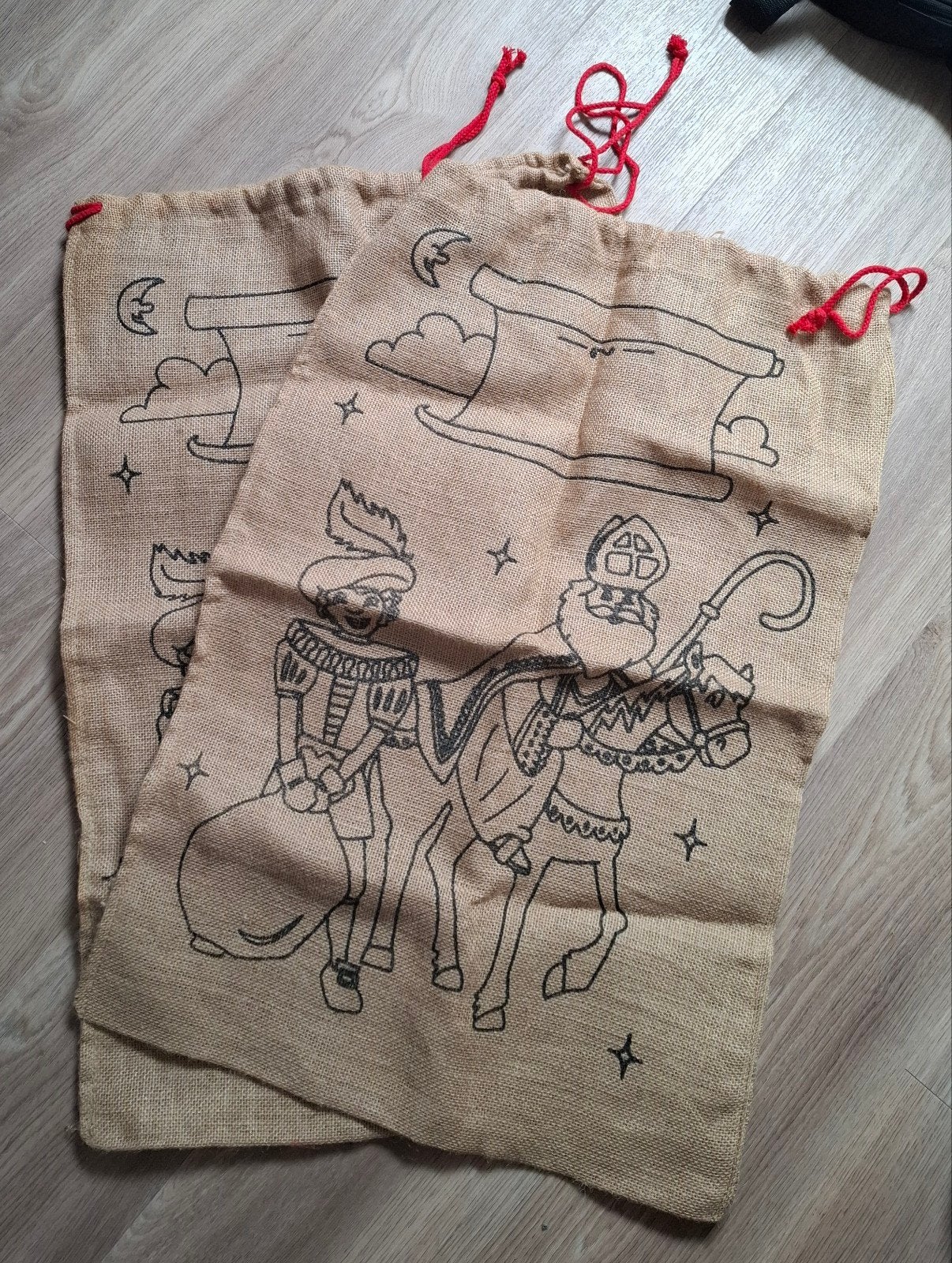 2 jute Sinterklaas zakken, 5 december, Ophalen of Verzenden, Zo goed als nieuw