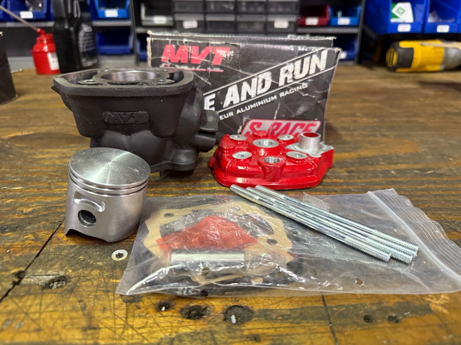 Nieuwe MVT 75cc Iron Cilinder voor Derbi NT Euro3, Fietsen en Brommers, Brommeronderdelen | Algemeen, Derbi, Derbi, Nieuw, Ophalen of Verzenden