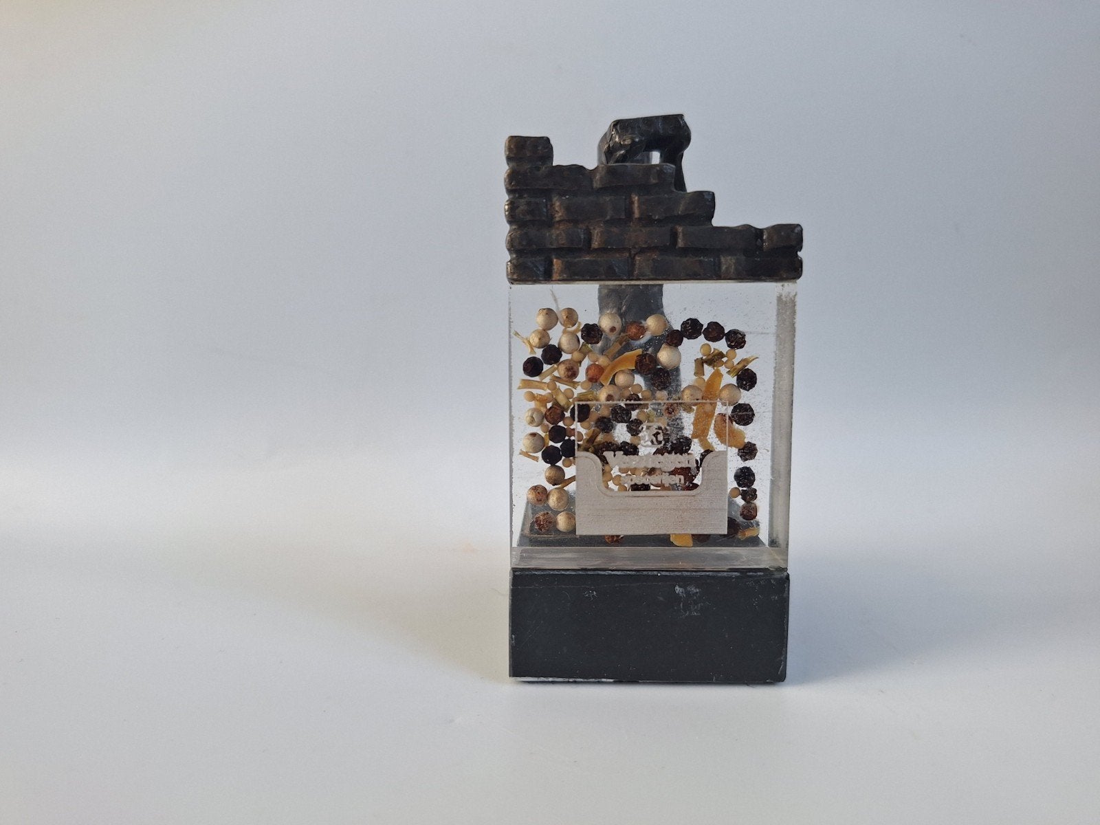 Bronzen beeldje van Verstegen specerijen
11,5 x 7,5 x 5 cm
4, Ophalen of Verzenden