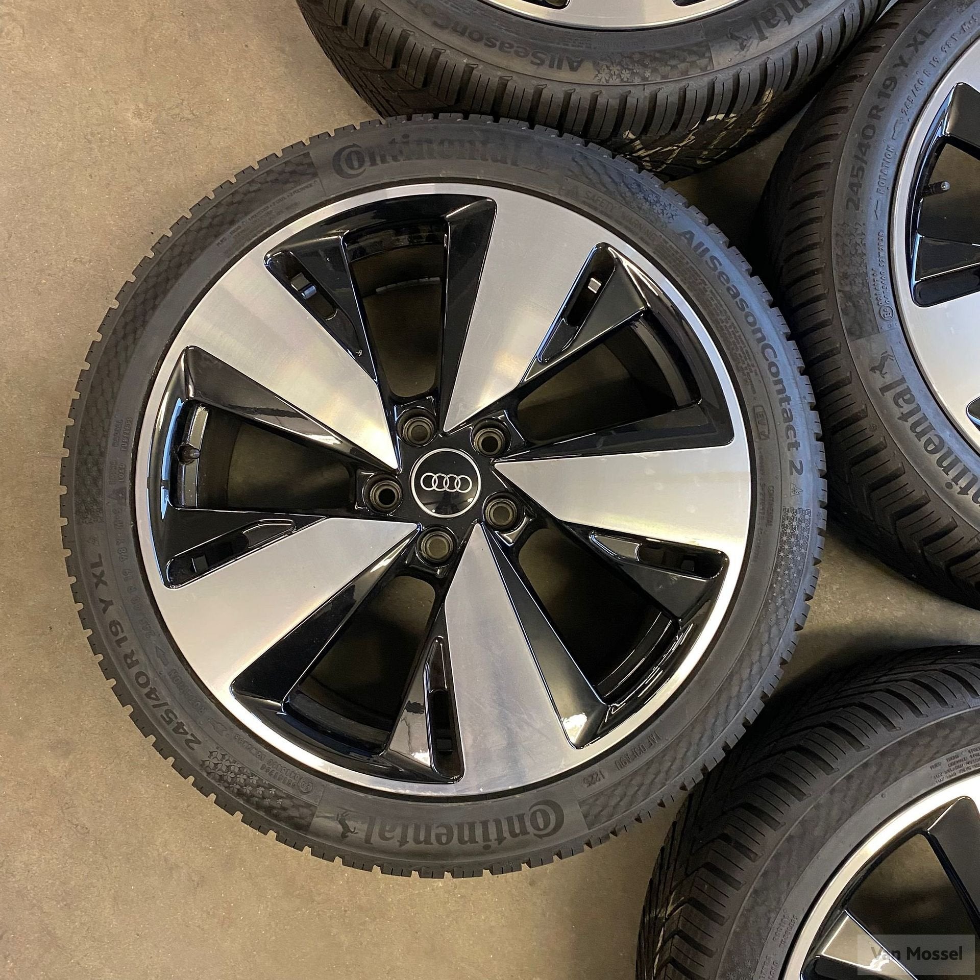 Audi A5 Continental AllSeason Contact 2 245/40/R19 98Y, 19 inch, -, -, Banden en Velgen